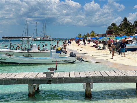 cancun tourist boat sinks|Cancun, Mexico boat accident leaves 4 tourists dead: Officials.